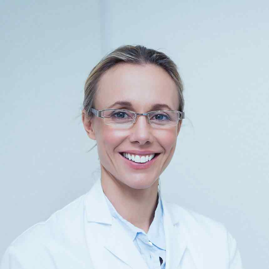 https://www.clinicavilanova.pt/wp-content/uploads/2020/02/doctor-02.jpg