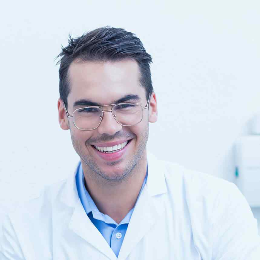 https://www.clinicavilanova.pt/wp-content/uploads/2020/02/doctor-03.jpg